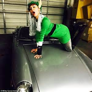 miley cyrus spends her christmas day posing for a slew of selfies daily mail online