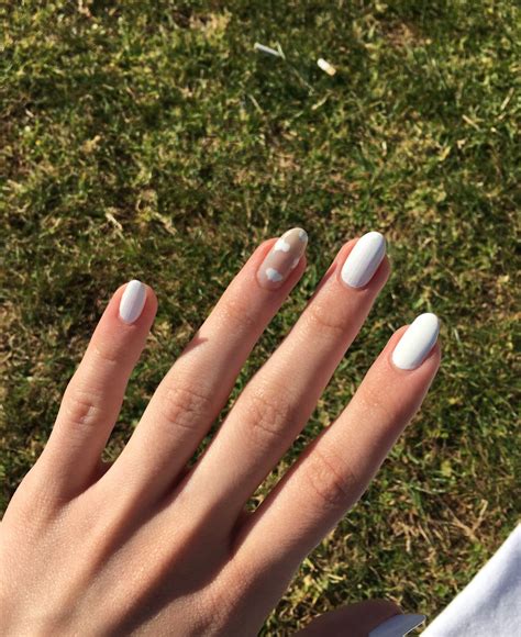 twitter nail art cloud nail white nail polish   minimal nails