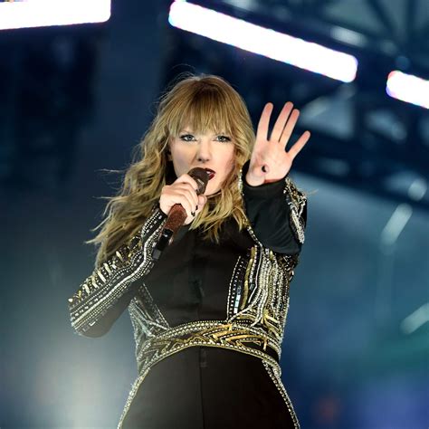 taylor swift parody fan account creator says she submitted tweets from