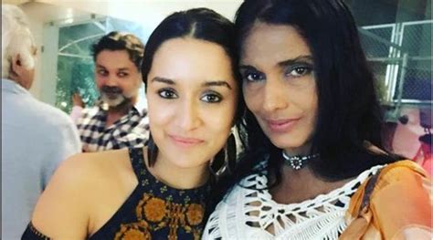 aashiqui star anu agarwal meets aashiqui 2 s shraddha kapoor as vishesh films complete 30 years