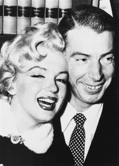 Marilyn Monroe And Joe Dimaggio Married At San Francisco City Hall On