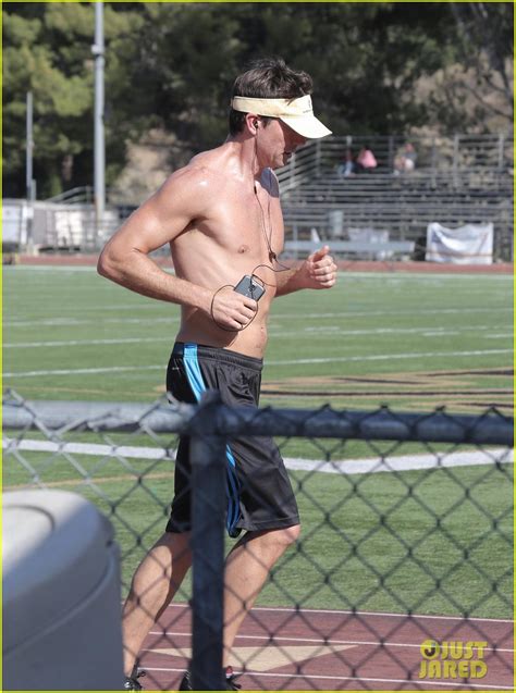 jerry o connell shows off fit body while running shirtless
