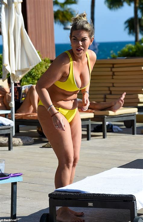 Frankie Essex Exhibits Her Curves In A Yellow Bikini In