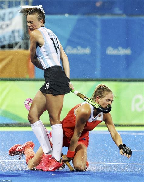 netherlands hockey star whacked in face by argentina player at rio