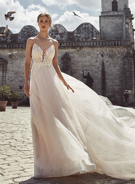 L Amour Anastasia Sample Wedding Dress Save 24 Stillwhite