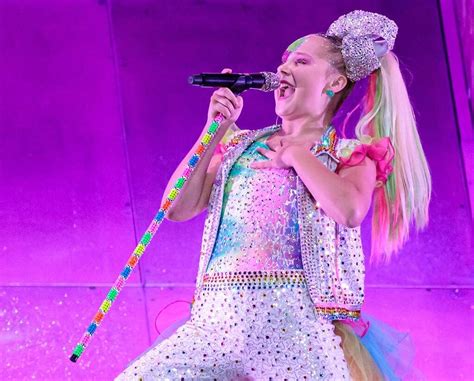 jojo siwa dishes on dance moms loving miley cyrus and more 6 highlights