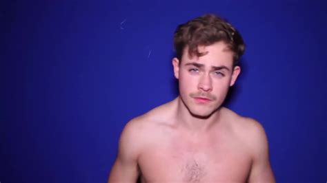 auscaps dacre montgomery shirtless in stranger things