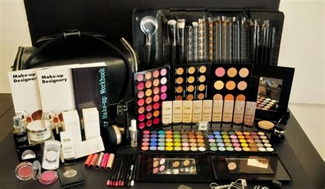 Professional Makeup Kits Why You Should Invest In One