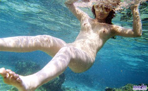 underwater pictures of nao yoshizaki swimming nude at tokyo teenies free japanese porn pics