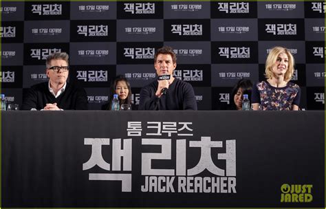 Tom Cruise And Rosamund Pike Jack Reacher Seoul Photo