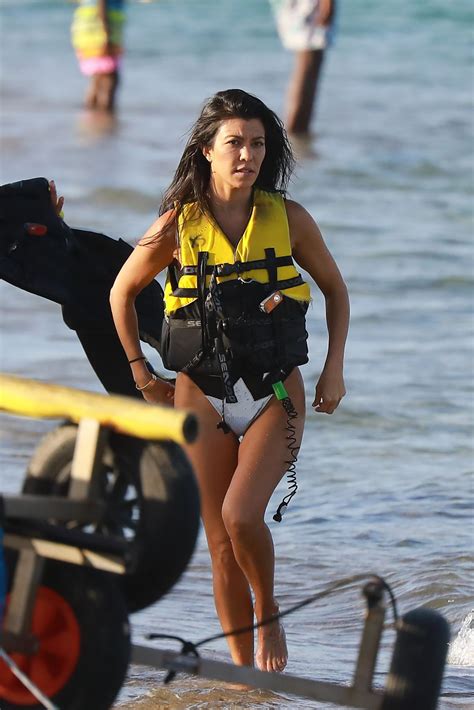 Kourtney Kardashian On The Beach In St Tropez Celebzz