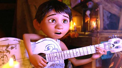 audiences can see coco in spanish in theaters fandango
