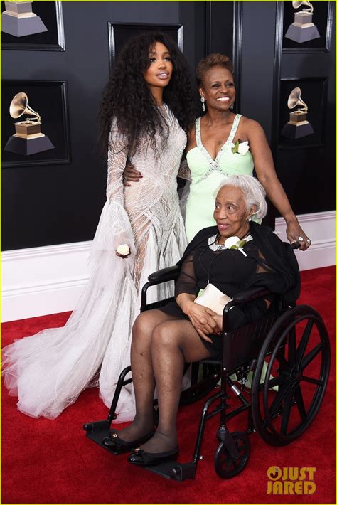sza brings her mom and grandma as her grammys 2018 dates photo 4023038 2018 grammys grammys
