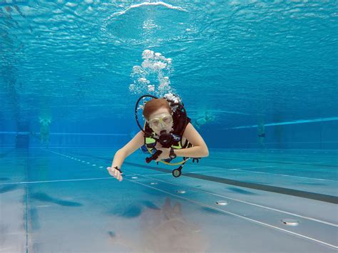 hot women scuba diving underwater hot girl hd wallpaper