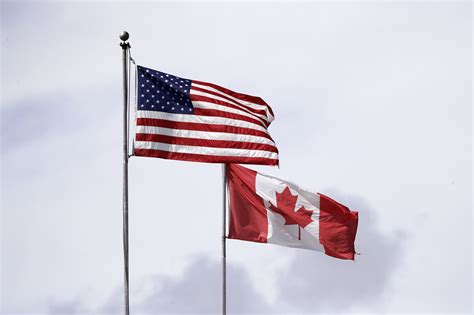 signs  point   july  easing   canada border