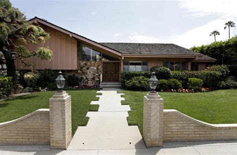 what would the real ‘brady bunch house architect make of hgtv s ‘very