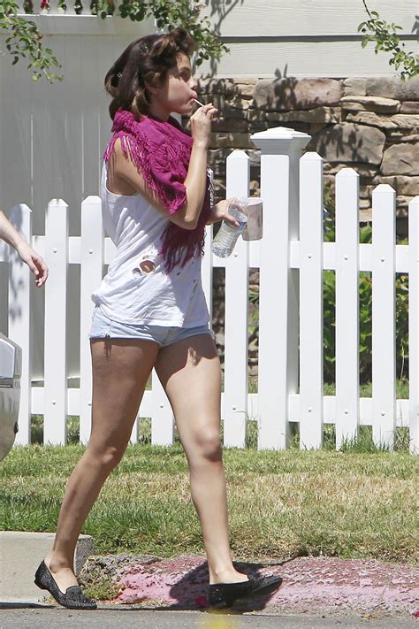 selena gomez up shorts photo nue