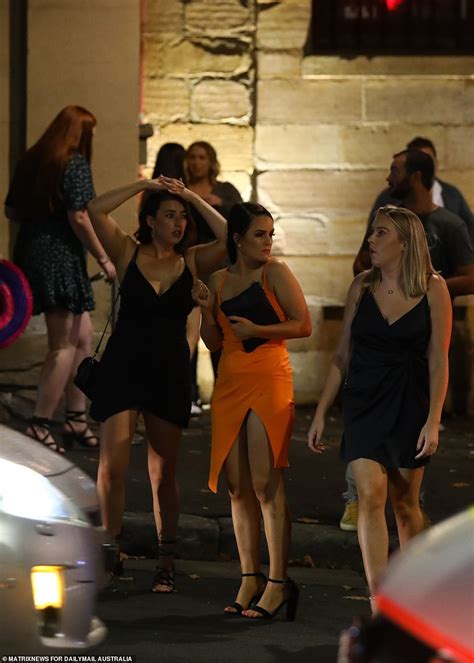 australians hit the bars as they start enjoying 24 hour drinking again