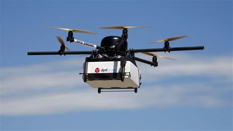drones  pasan paquetes entre  podria ser el futuro de la entrega  domicilio dronografia