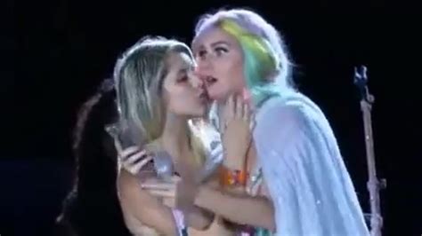 katy perry kissed and groped by fan on stage youtube