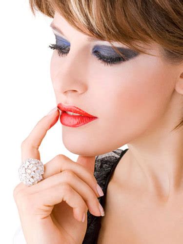 keep you update basic makeup tips