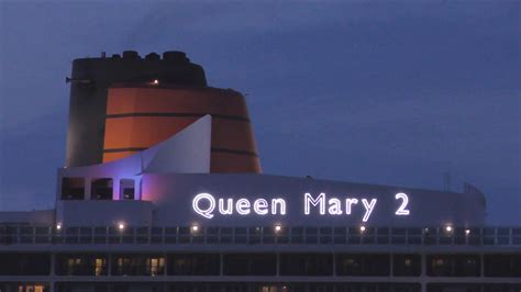 p queen mary  wunderschoenes auslaufen  abend  hamburg  youtube
