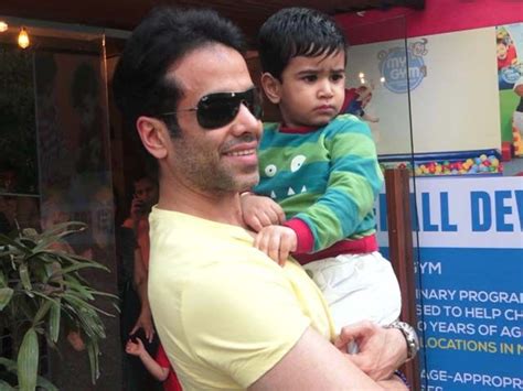 Video Spotted Tusshar Kapoor With His Son Lakshya Sons Spotted