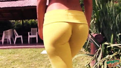 [wife Cameltoe N Ass] Outdoor Stretching And Yoga Tight