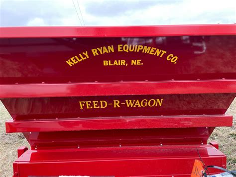 kelly ryan  feed wagon  machinery pete