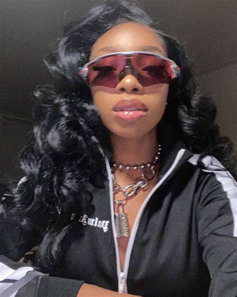 Pin By Idara E On Trendy Sunglasses In 2020 Pretty Black Girls Black