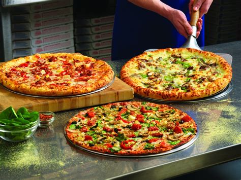dominos pizza hustles  prepare  biggest day   year latintrends