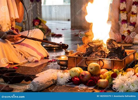 items   indian yajna ritual indian vedic fire ceremony called