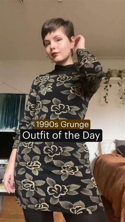 90s grunge outfit 90s fashion 90s outfits brown lipstick 2022