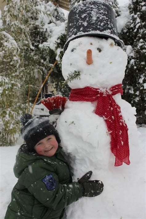 real snowman ideas  creative  awesome christmas time snowman