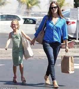 jennifer garner takes daughters shopping then for pizza