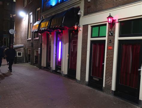 amsterdam red light district map windows bars sex shows hotels