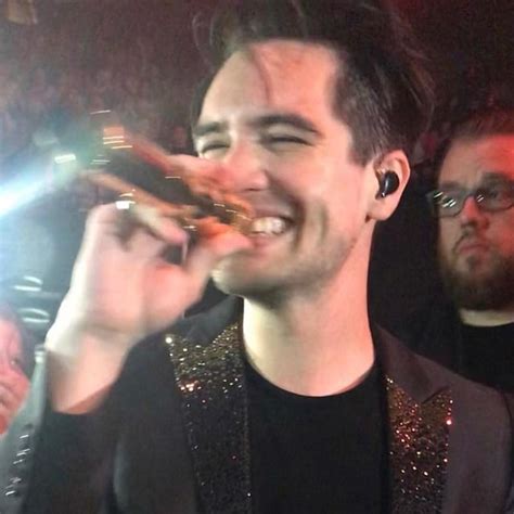 that smile🖤 😍😍 brendon urie panic at the disco singer