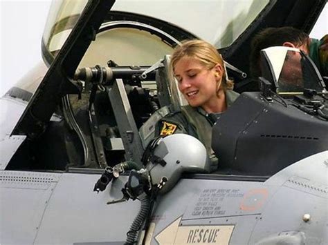 stunning female fighter pilots    world youll fall