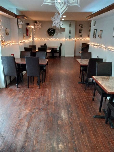 torringtons cobblestone restaurant offers comfort food homey touches