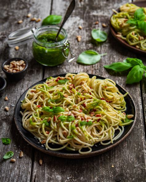 spaghetti mit selbstgemachtem basilikum pesto tinas kuechenzauber