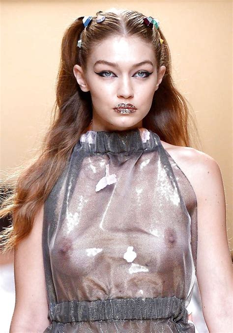 スーパーモデルがファッションショーで ”乳首透ける服” を着た結果…（画像） ポッカキット