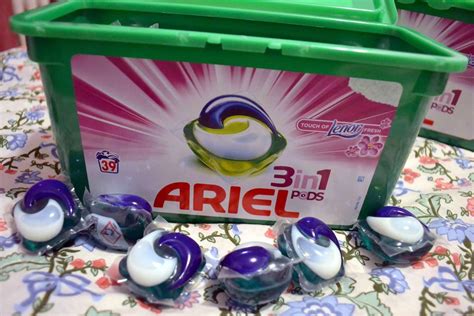 detergent tip capsula ariel pods avantaje  dezavantaje