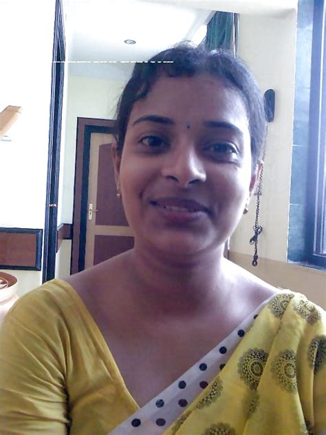 hot indian aunty in yellow sari indian girls club