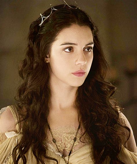 get the look cw reign s adelaide kane her campus