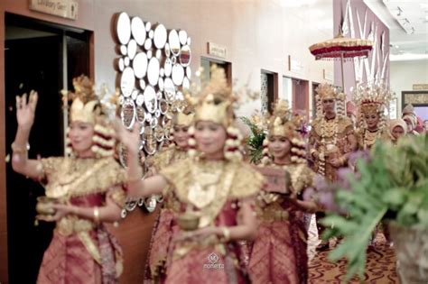 Palembang Traditional Wedding Of Putri And Dwiyan Momento Photography