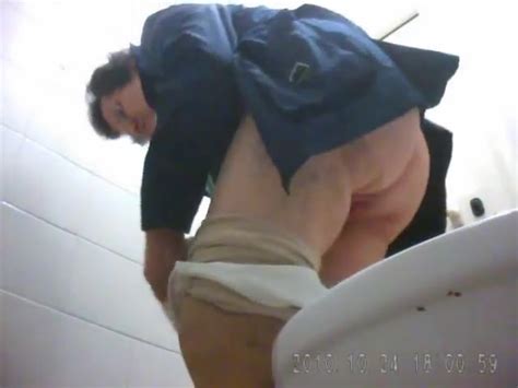 fat granny goes pee in the clinic restroom pissing porn at thisvid tube