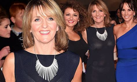 Loose Women S Kaye Adams Flashes Her White Bra And