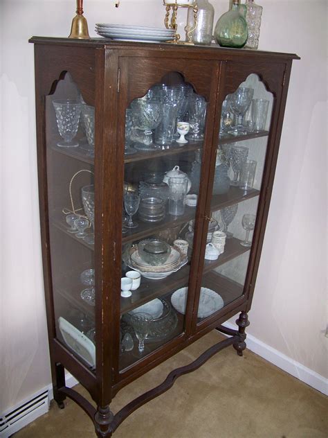 Lot 1930 S Style Oak China Cabinet With Glass Doors