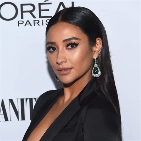 You Need To See Shay Mitchell With Beyoncé Blonde Hair Brit Co