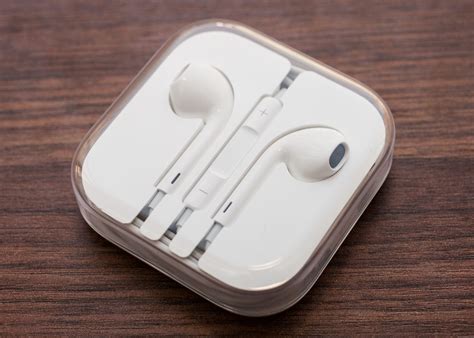 apple earpods  remote  mic review apple earpods  remote  mic cnet